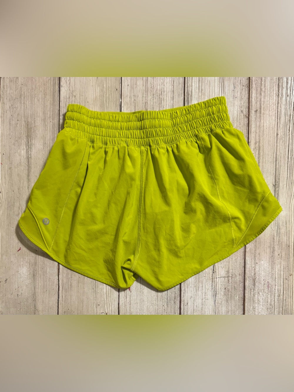 Lululemon Hotty Hot shorts size 4 high rise 2.5” bright green